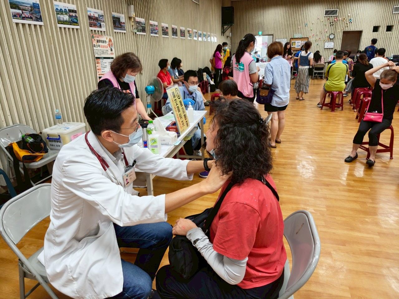 2025/05/04西屯區何福/何德里活動中心

醫師執行成人健檢理學檢查