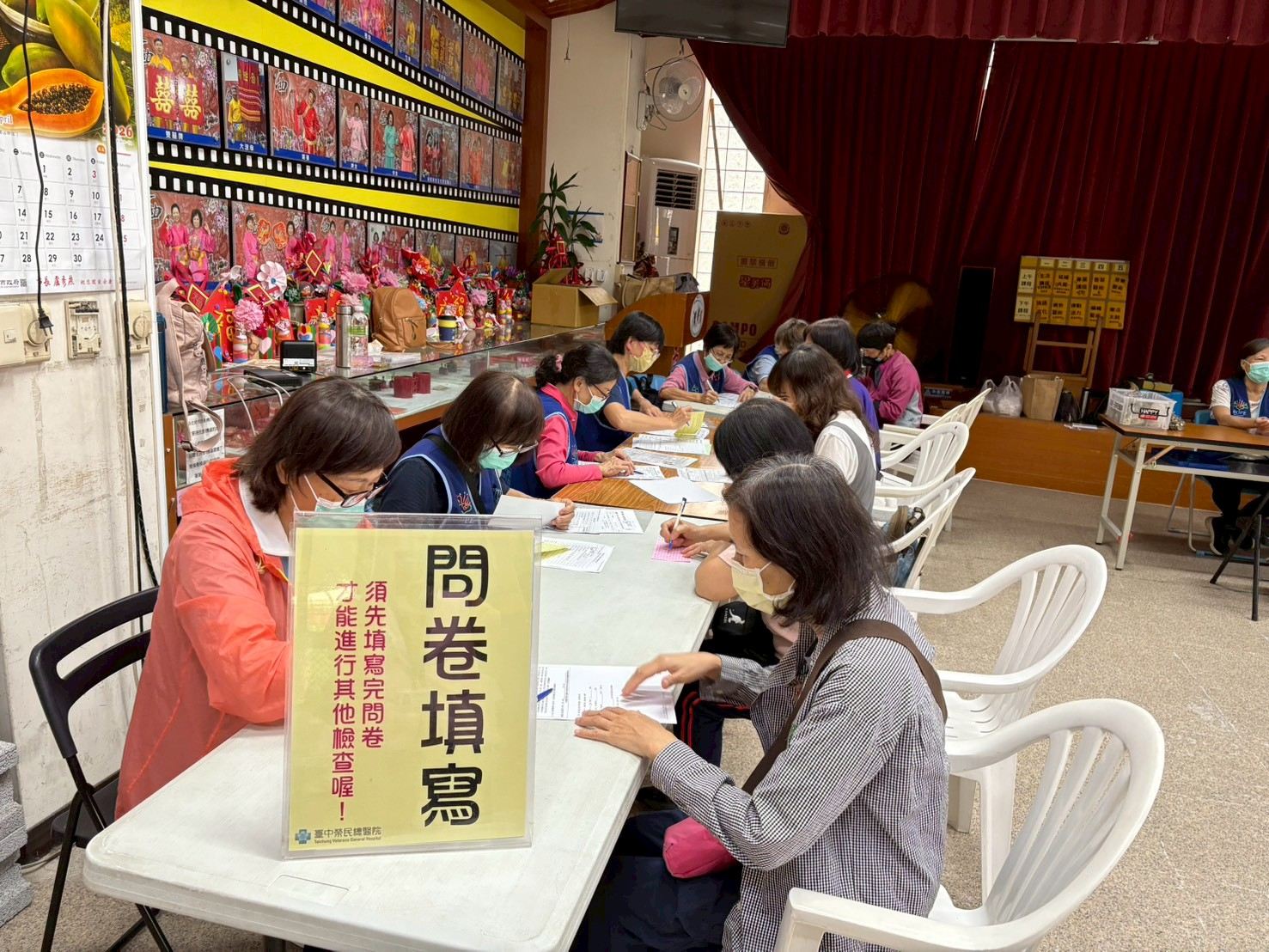 2026/4/18南區崇仁活動中心整篩
志工協助民眾填寫問卷