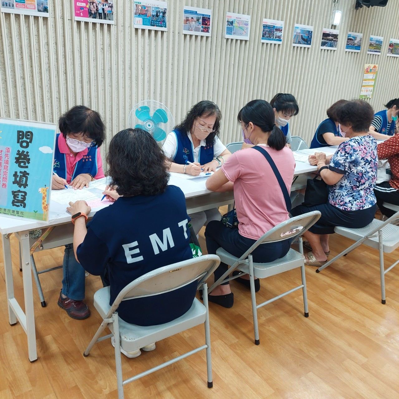 2024/5/5 西屯區何福/何德里活動中心
志工協助填寫檢查問卷