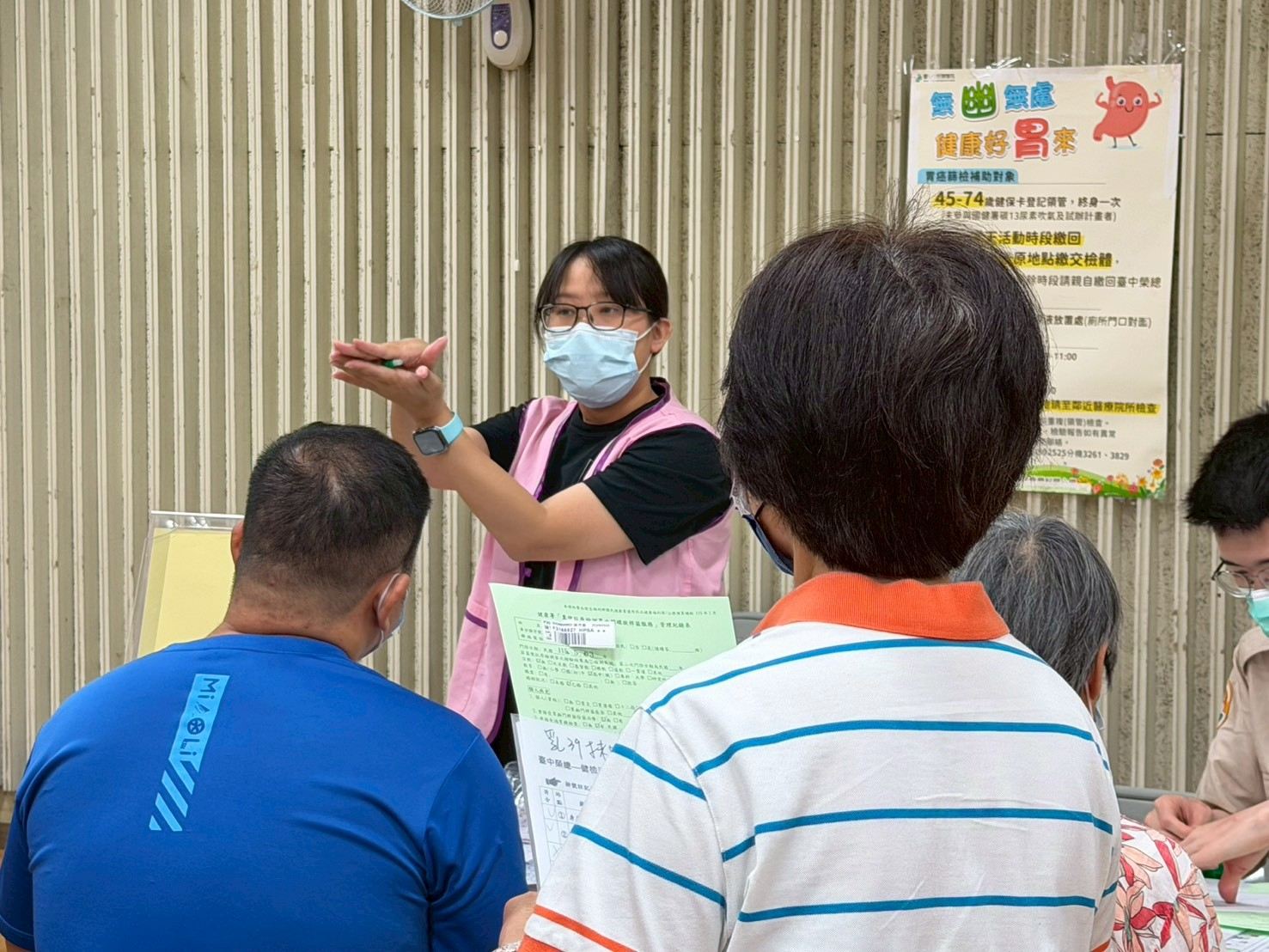 2026/5/3何福里活動中心
工作人員講解糞便檢體採檢流程