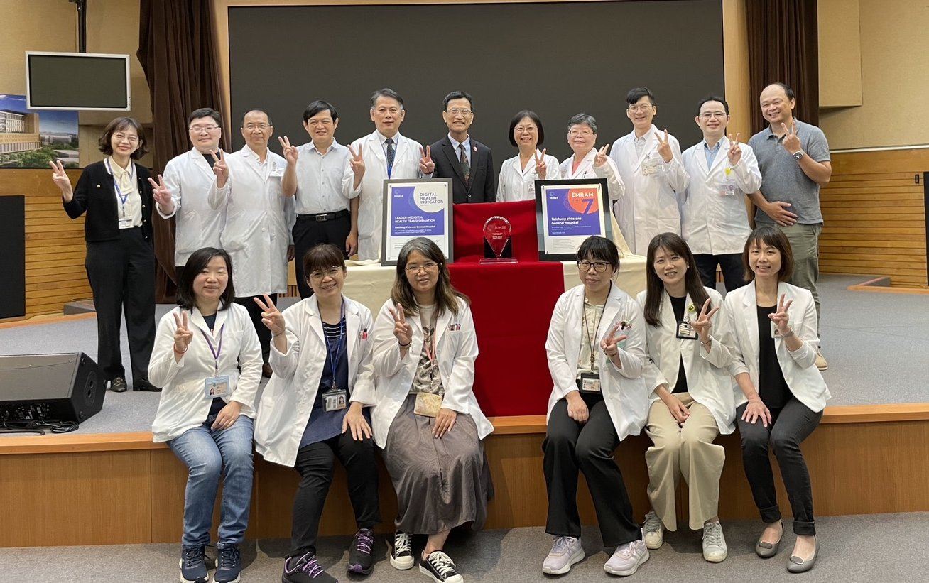 20251022 HIMMS資訊部藥學部合照.jpg