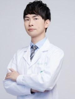 李名弘醫師.jpg