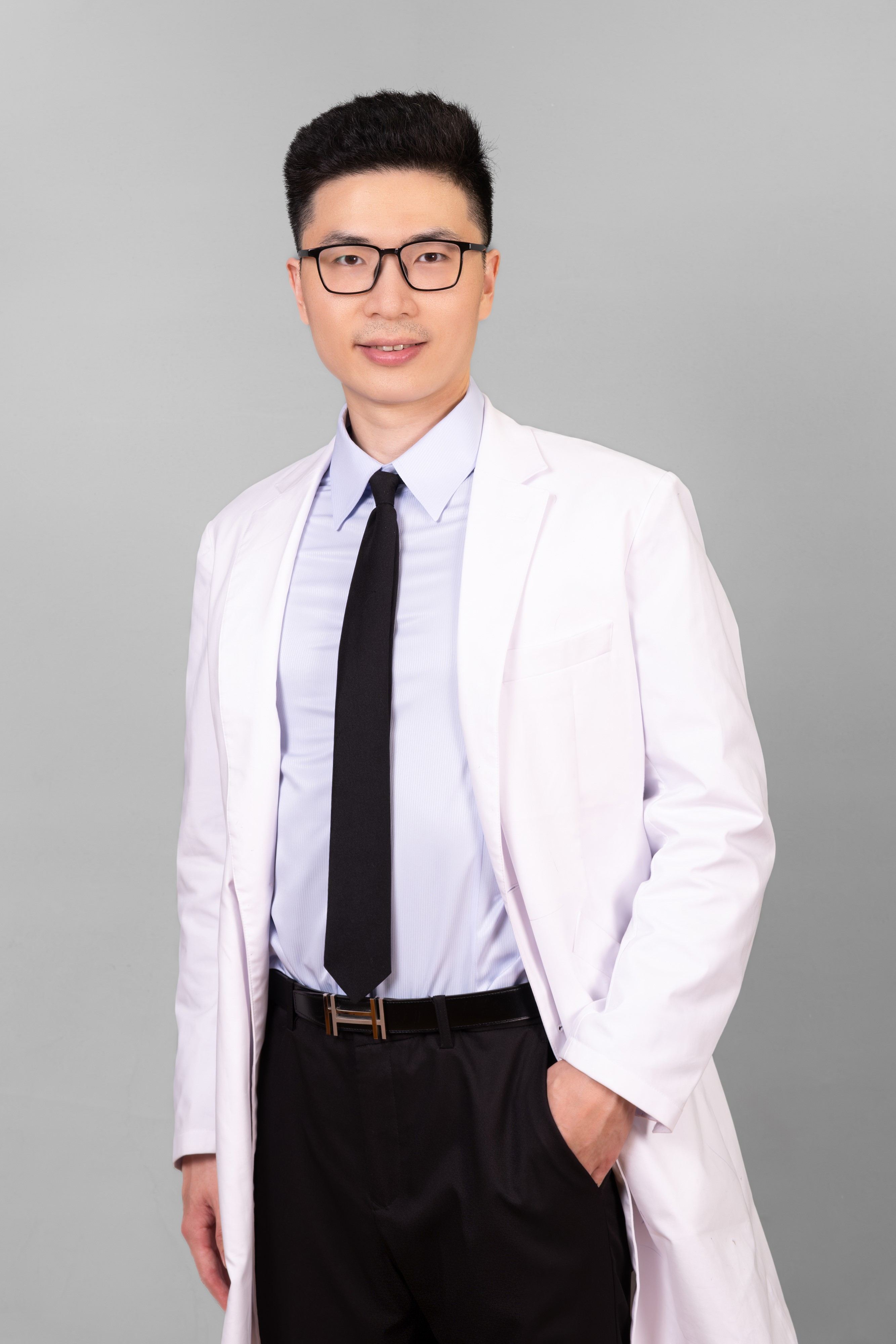 李冠毅 醫師.jpg