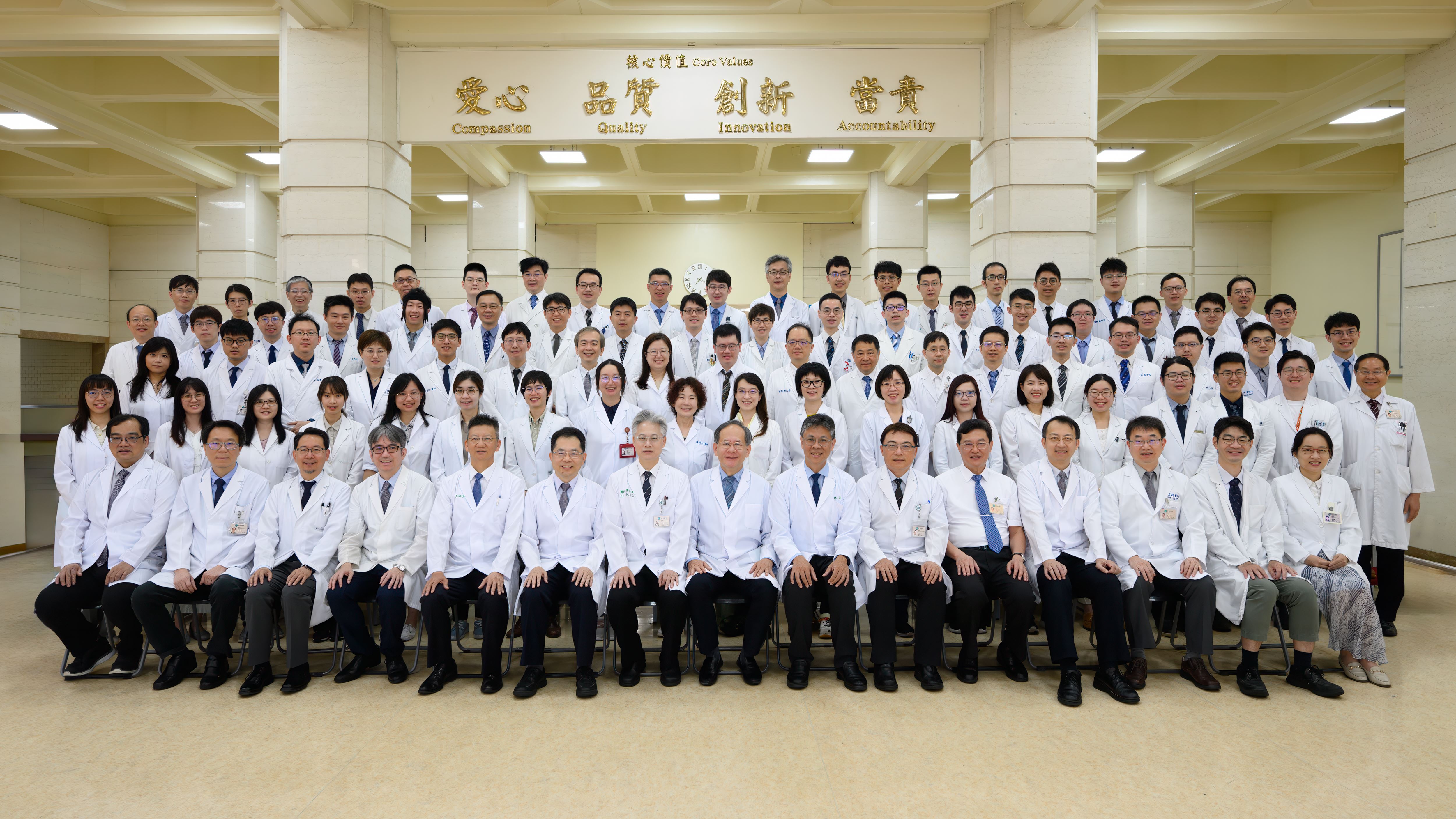 內科部團體照.jpg